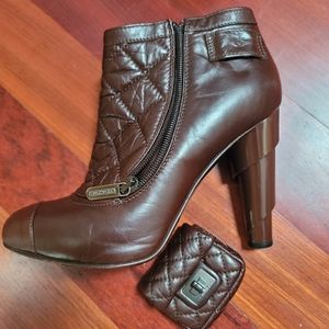 CHANEL Ankle boots booties with mini-pouch sz 40